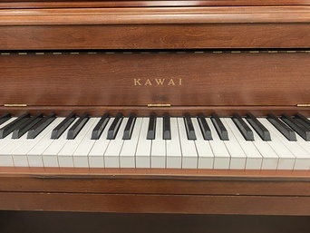 Kawai 602F Queen Anne upright piano keys