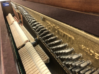 Baldwin Console 1419787 hammers piano inside