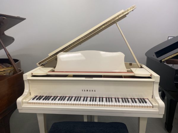 Solich Piano Yamaha G2 Grand Piano White Polish E2243242