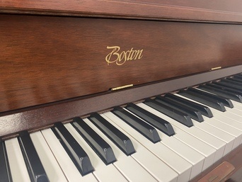 Used Piano Boston UP-118 keys closeup