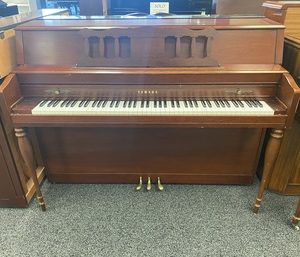Used Yamaha M306 piano Cherry front view