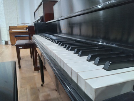 Used Steinway100 Upright Piano keys right angle view