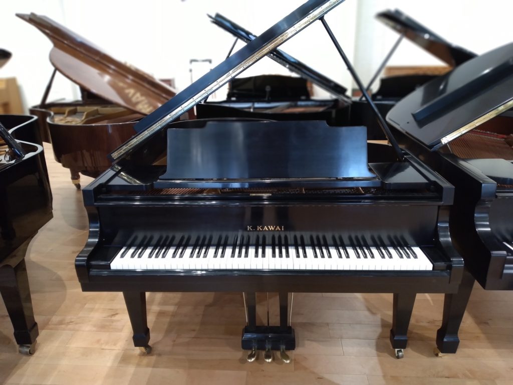 Kawai G2E grand piano front view