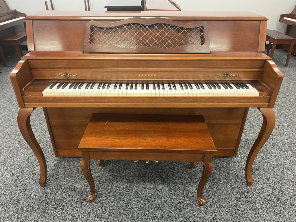 Yamaha M305 Queen Anne Walnut front view