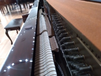 Hyundai Upright Piano soundboard close up
