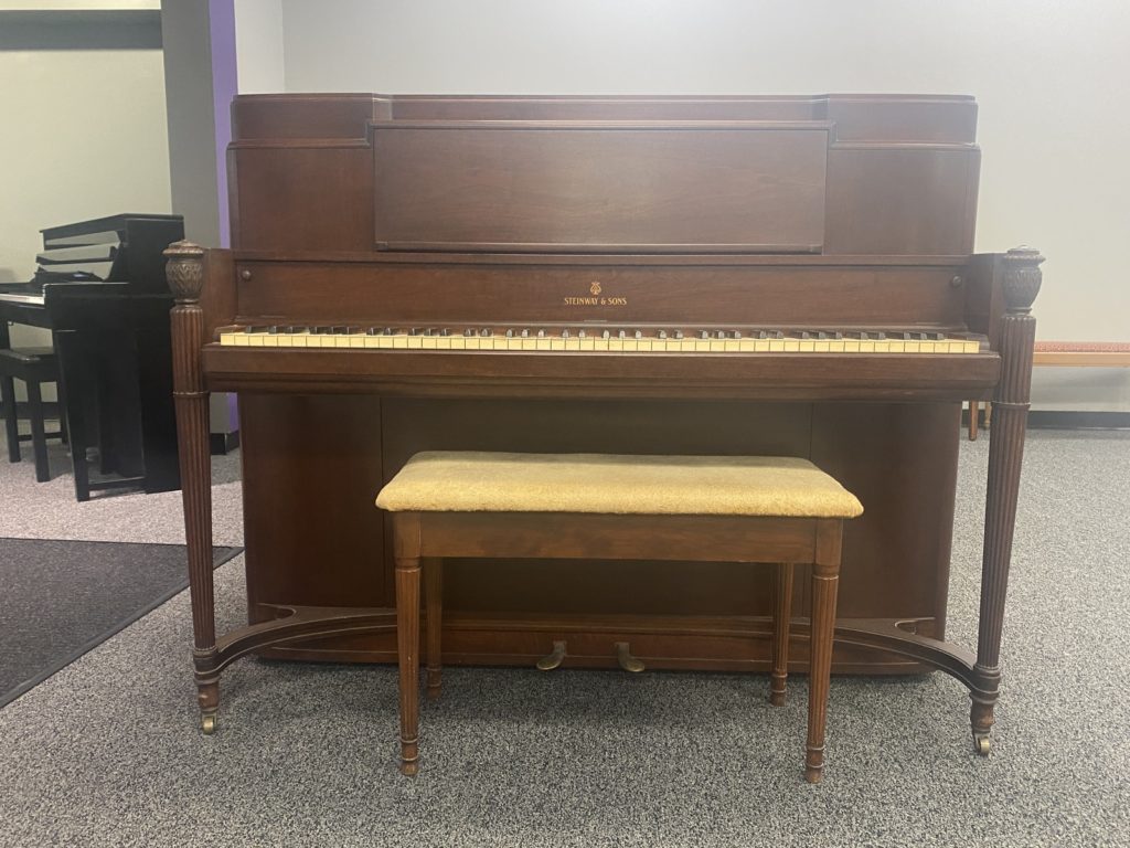 Steinway Upright P306577 front view