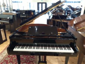 Samick SIG-140A grand piano