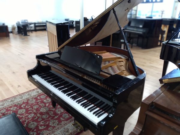 Samick SIG-140A grand piano right angle