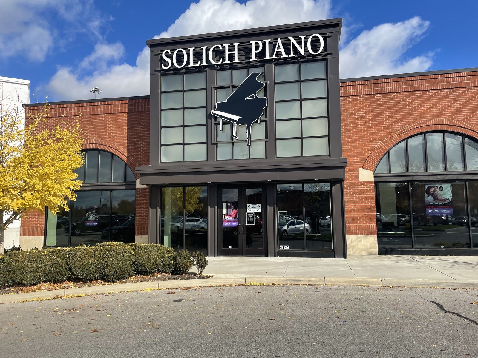 Solich Piano Columbus-Easton store