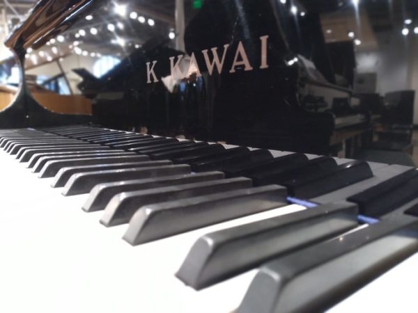 Kawai KG-2S grand piano keys
