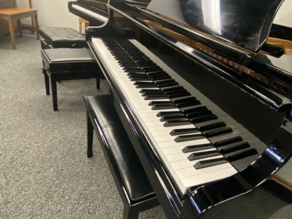 Kohler & Campbell SKG400S Piano Keys View