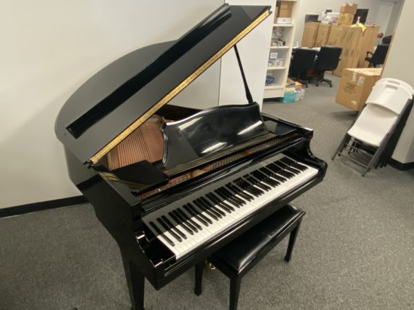 Kohler & Campbell SKG400S Piano Left Side View