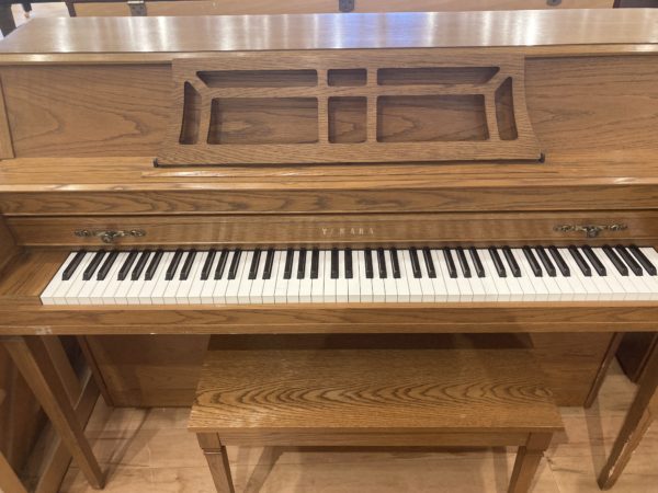 Yamaha M302 Oak Piano Front View