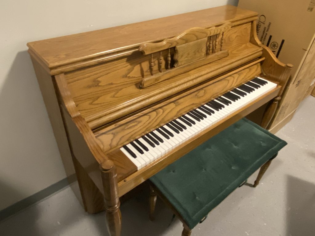 SOLD | 1996 Oak Charles R Walter 1048 | Used Pianos in Cleveland ...