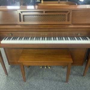 Yamaha M304 Piano Front View