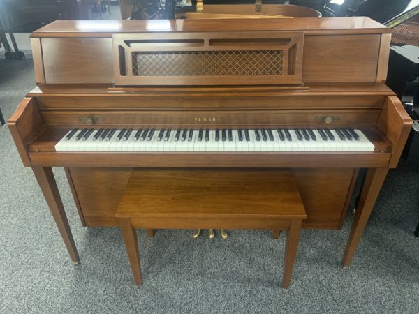 Yamaha M304 Piano Front View