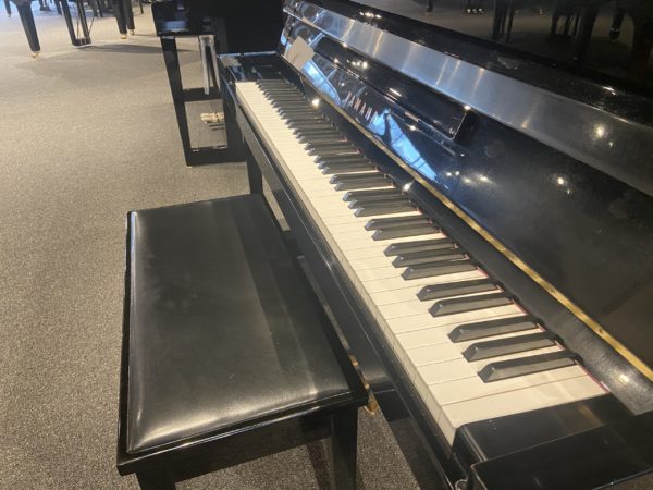 Yamaha USED T116 upright piano keys