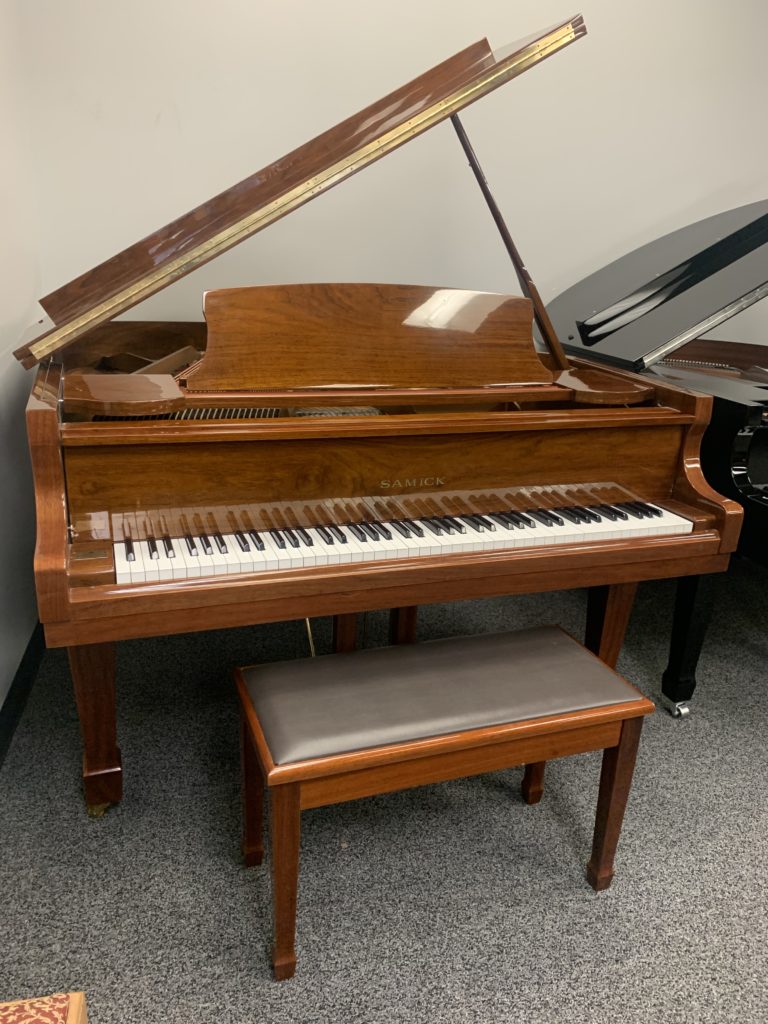 Samick SG-155 Piano Front View