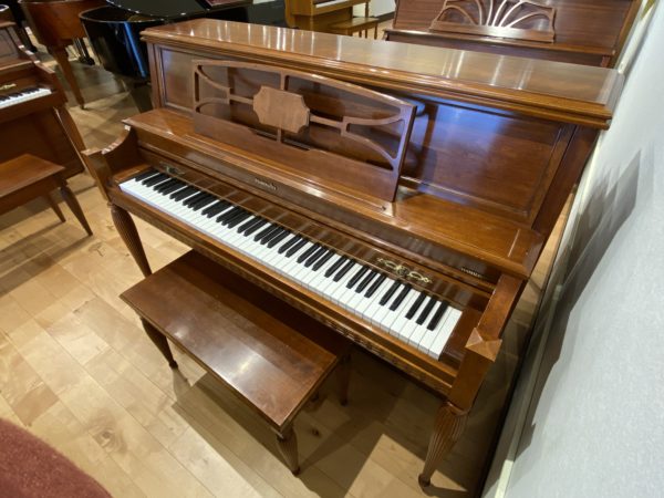 Baldwin 5026CHY Piano Right Side View