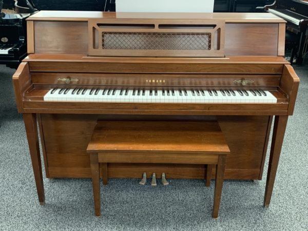 Yamaha M304 Piano Front View