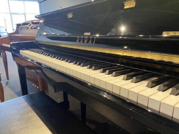 Kawai USED K200EP upright piano keys