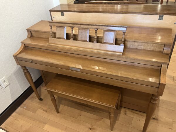 Baldwin Spinet Closed Lid