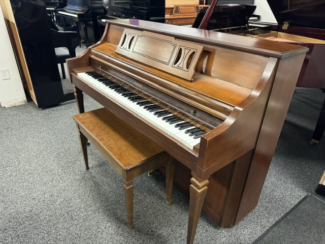Solich-Piano-Cleveland-Kimball-S422-Right-Side