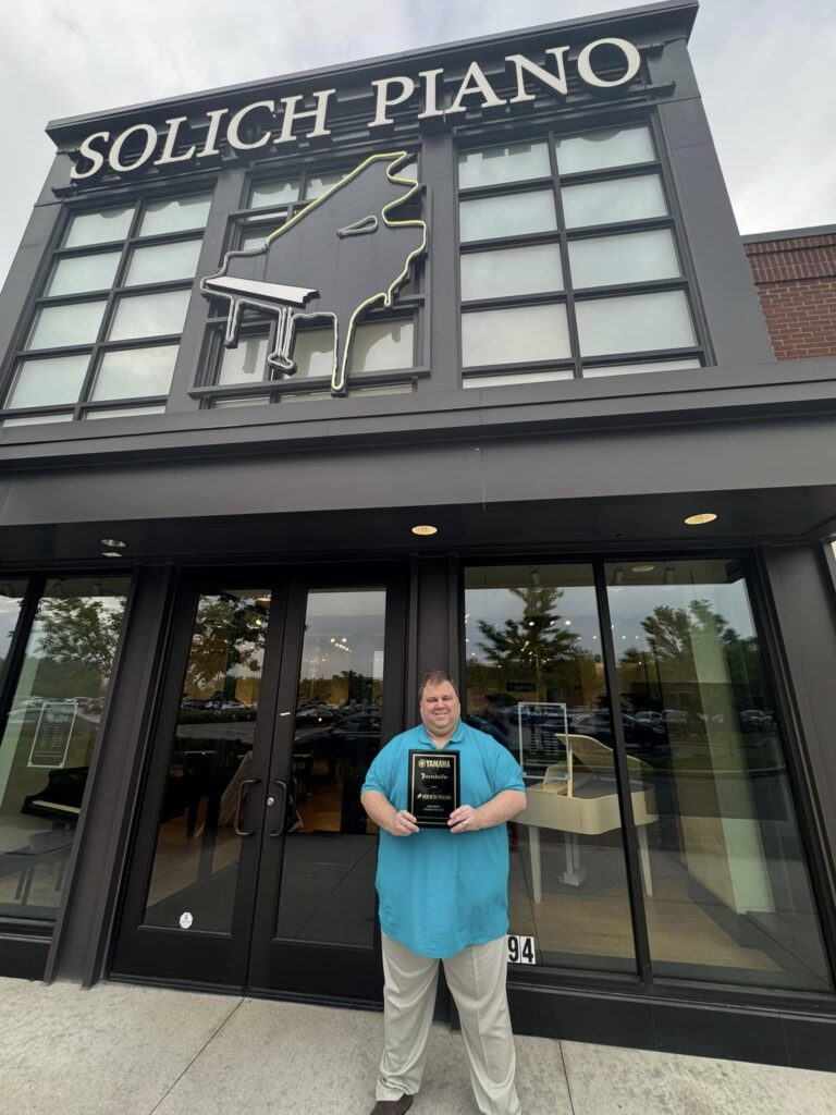 Thomas Solich with Yamaha National Dealer of the Year Award at Dublin