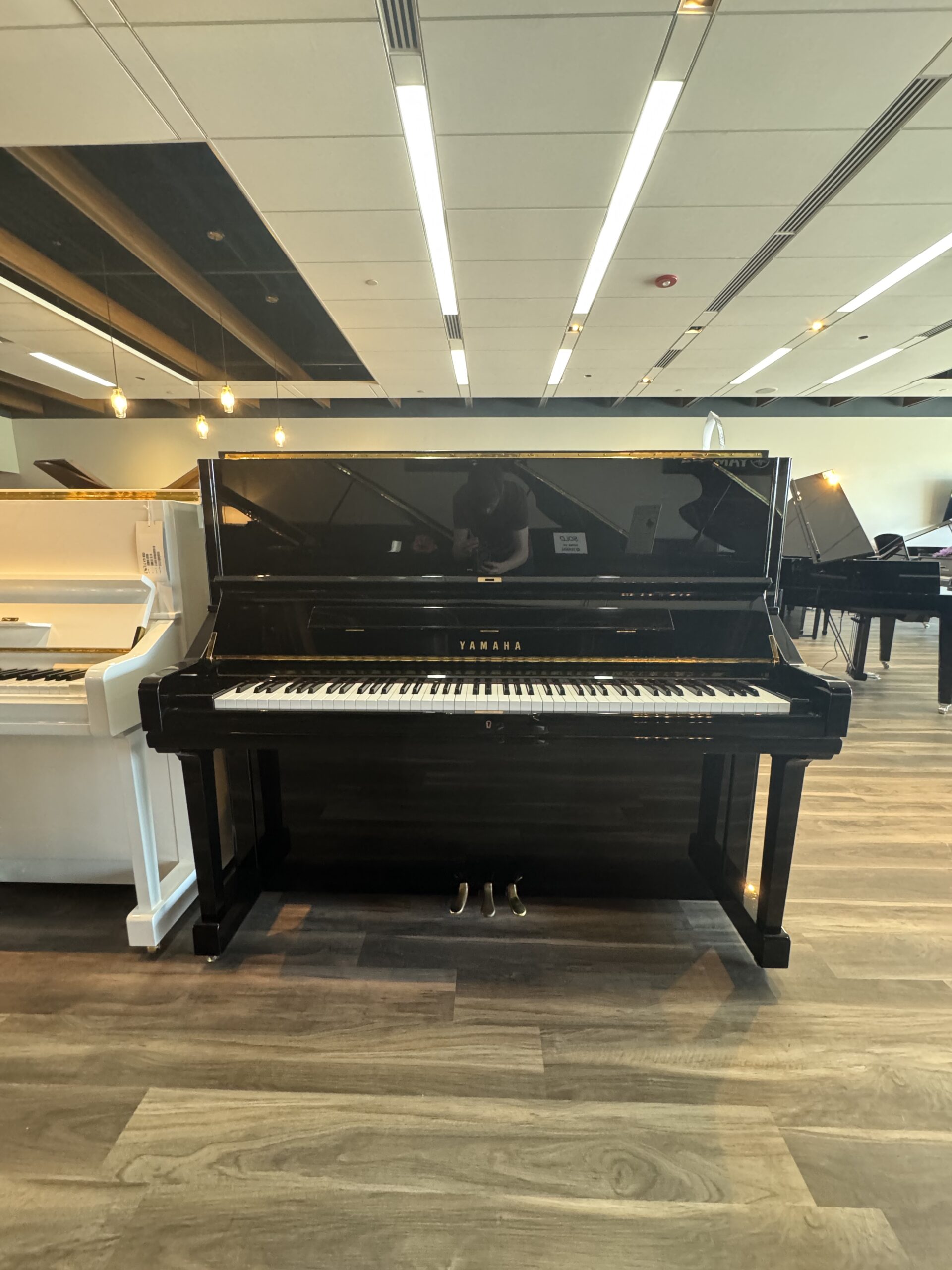 Yamaha-U3-6120841-Front