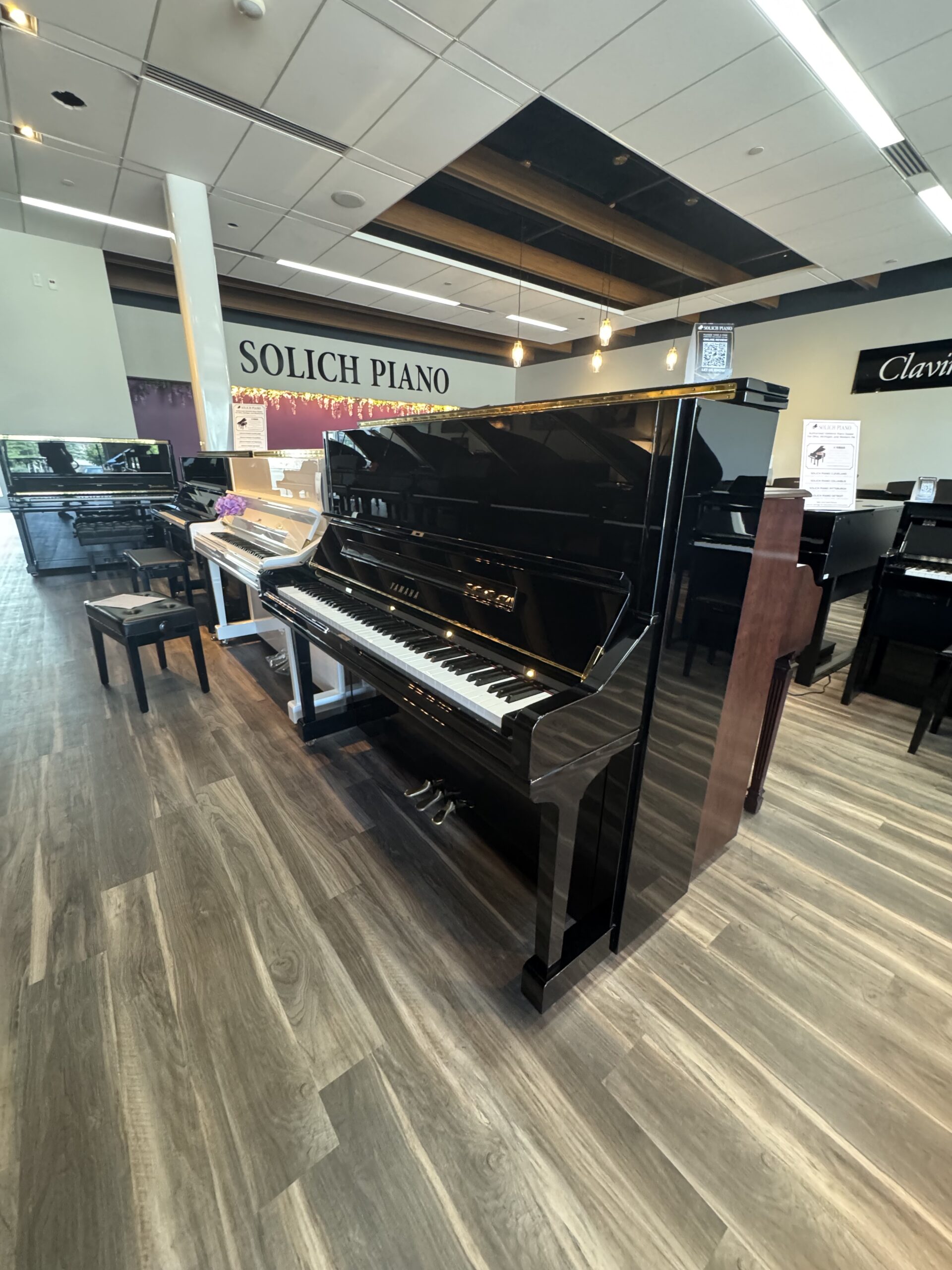 Yamaha-U3-6120841-Right