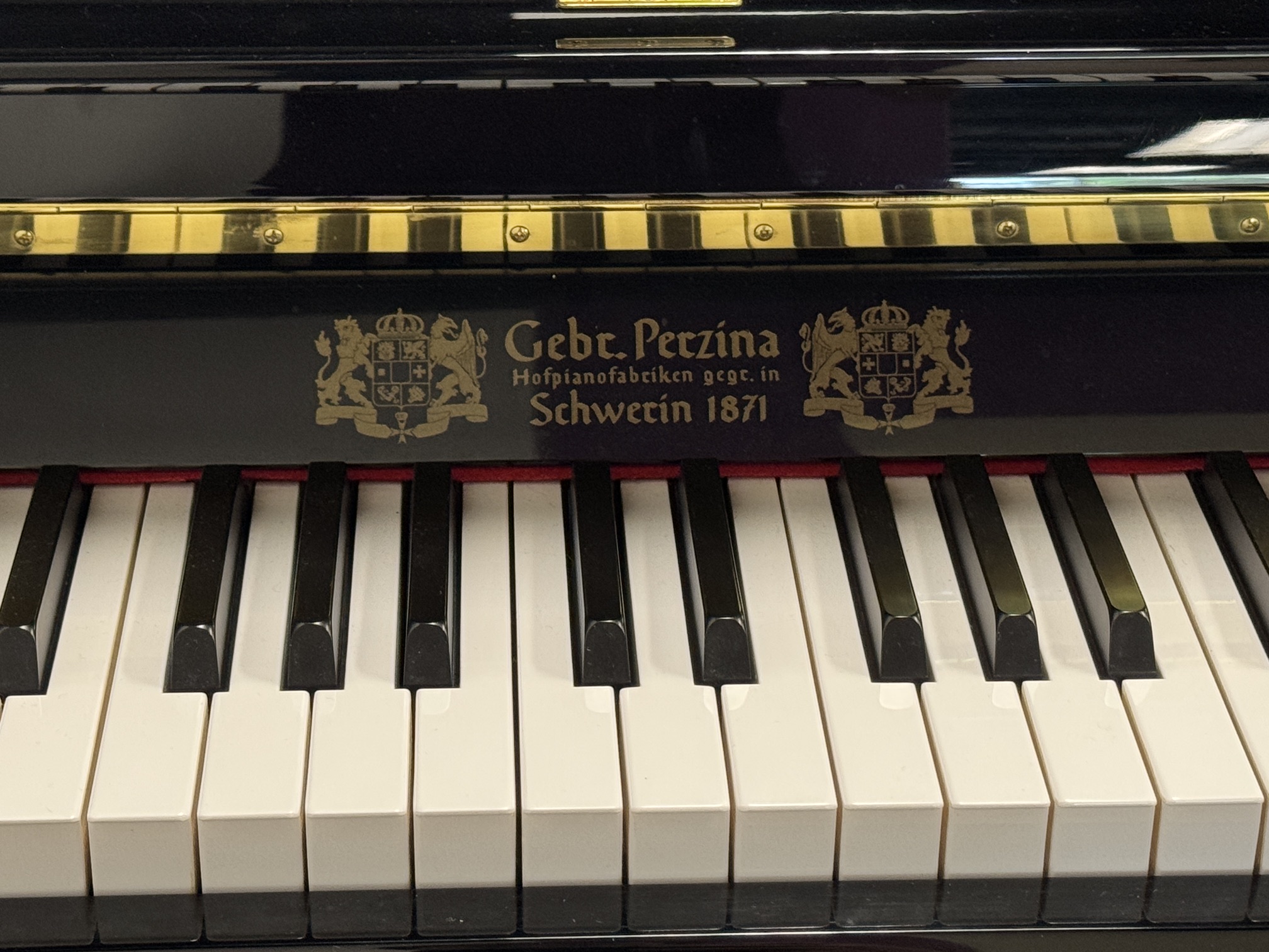 Solich-Piano-Cleveland-Perzina-GP122EP-Brand-Name