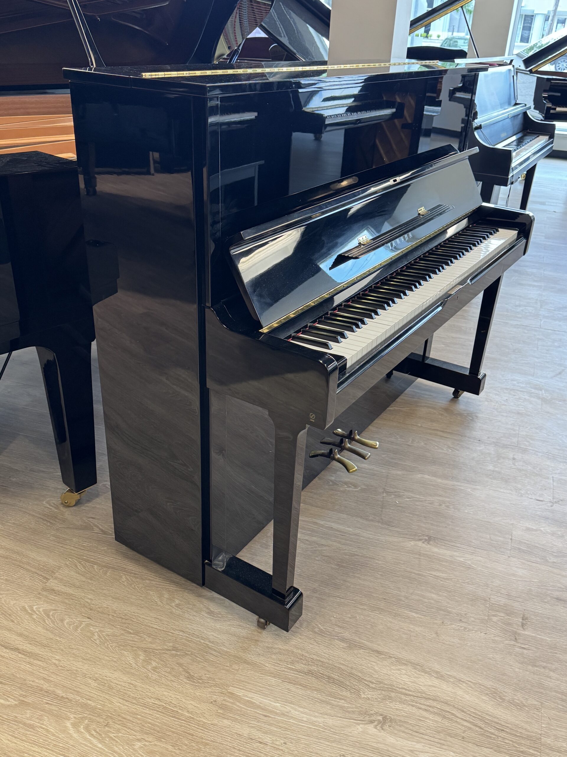 Solich-Piano-Cleveland-Yamaha-U1E-Left-Side
